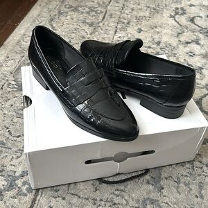 Women’s Black Textured Oxford Shoes